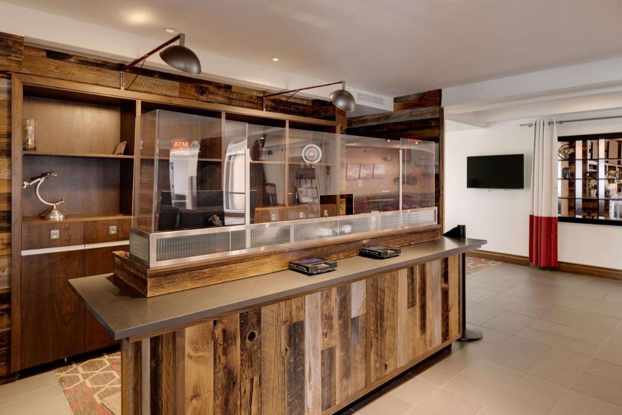The Crossroads Hotel - Νιούμπεργκ Εξωτερικό φωτογραφία