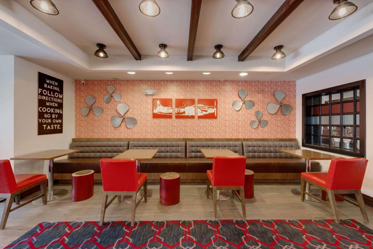 The Crossroads Hotel - Νιούμπεργκ Εξωτερικό φωτογραφία